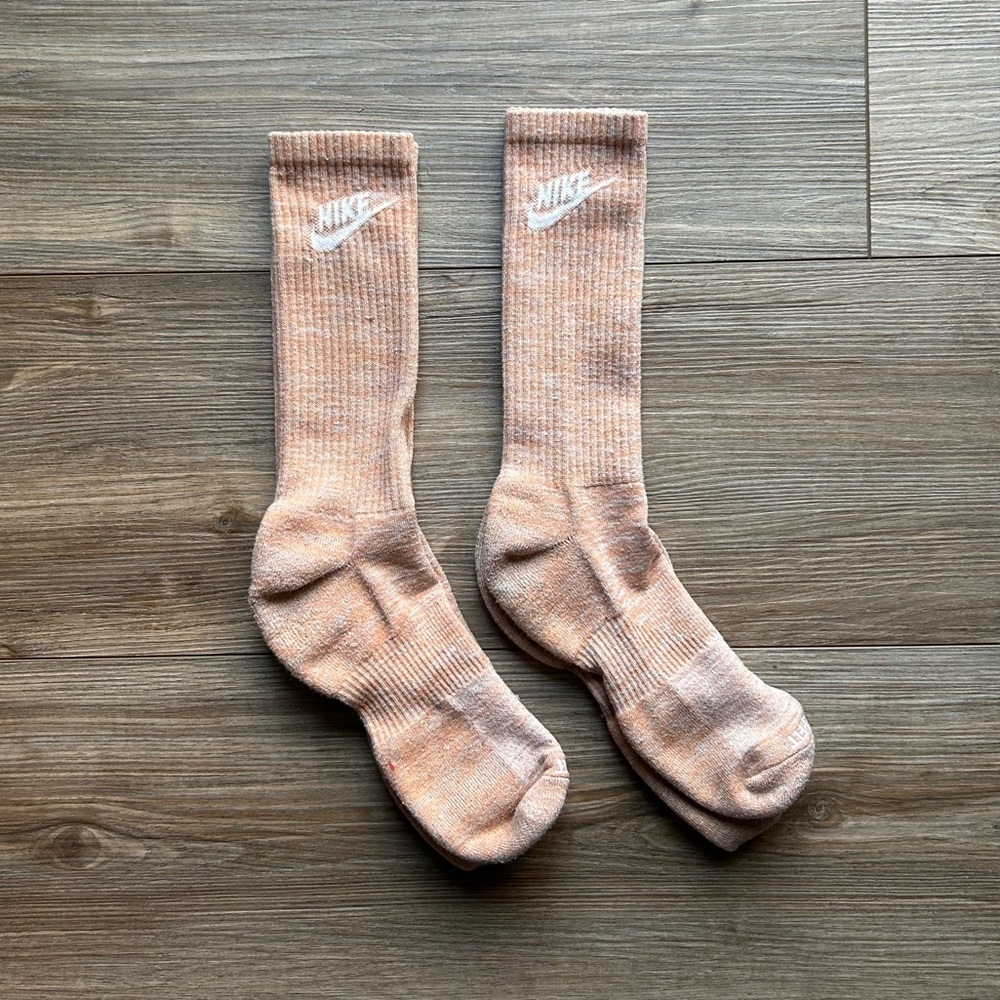Nike Crew Socks | 2 Pairs Unisex Everyday Plus Cushioned Crew Socks in Beige Tan
